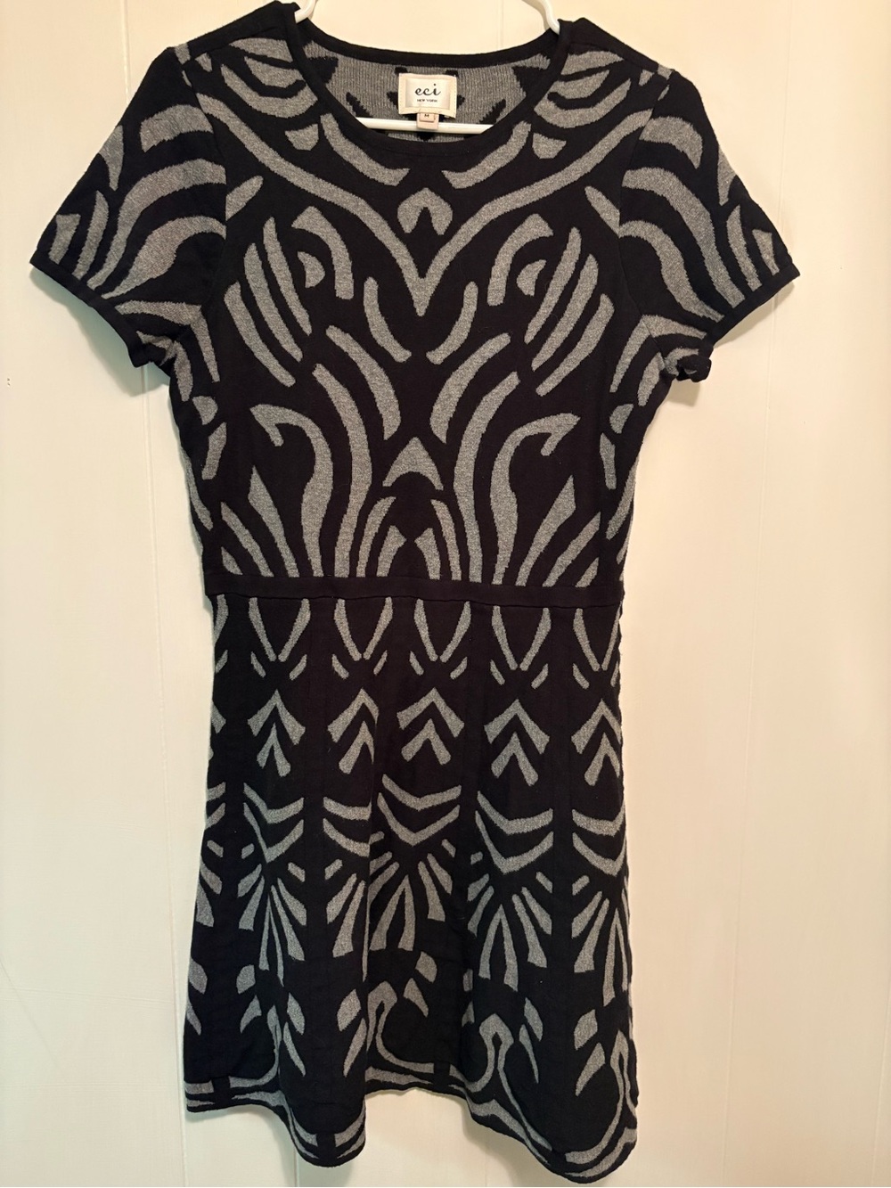 ECI Black and Gray Abstract Pattern Short Sleeve Dress